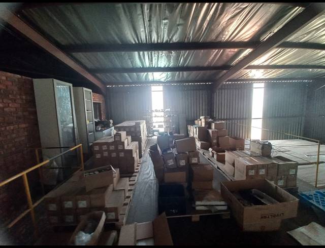 551M² WAREHOUSE TO LET IN APEX